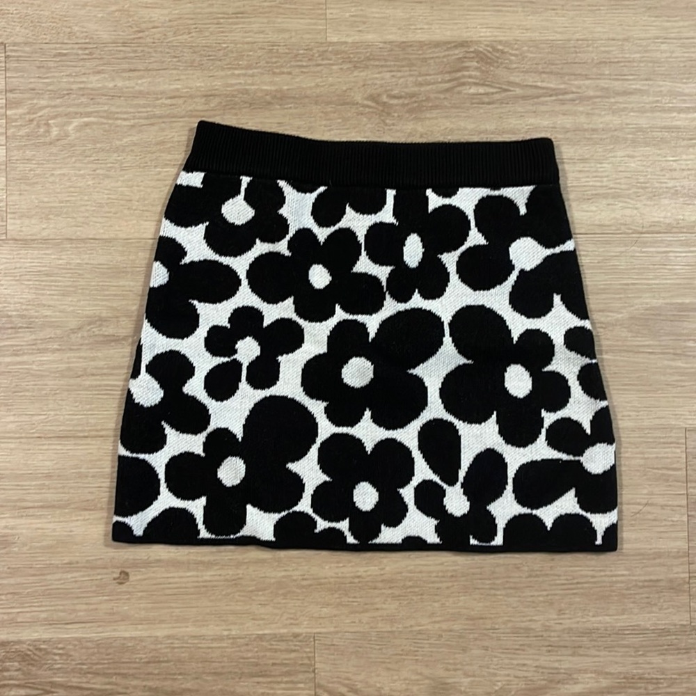 Flower black and white mini skirt from H&M